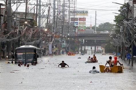 Flood control projects pushed in Quezon City .